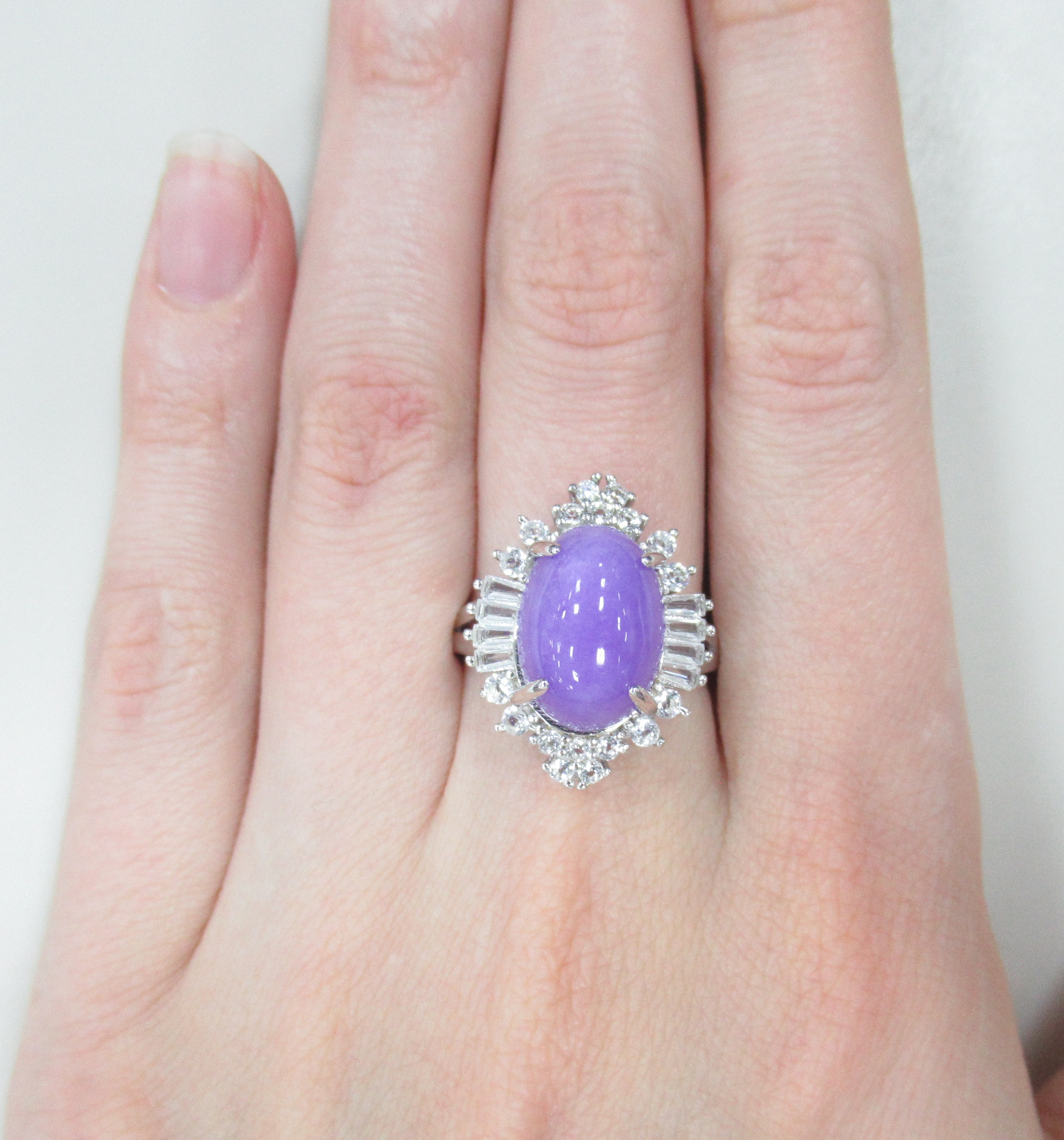 Серебряное кольцо с лавандовым жадеитом